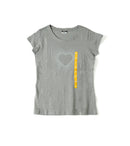 Grey Short-Sleeve T-Shirt with Sparkling Heart & Vertical “M” Print – Casual Women’s Graphic Tee