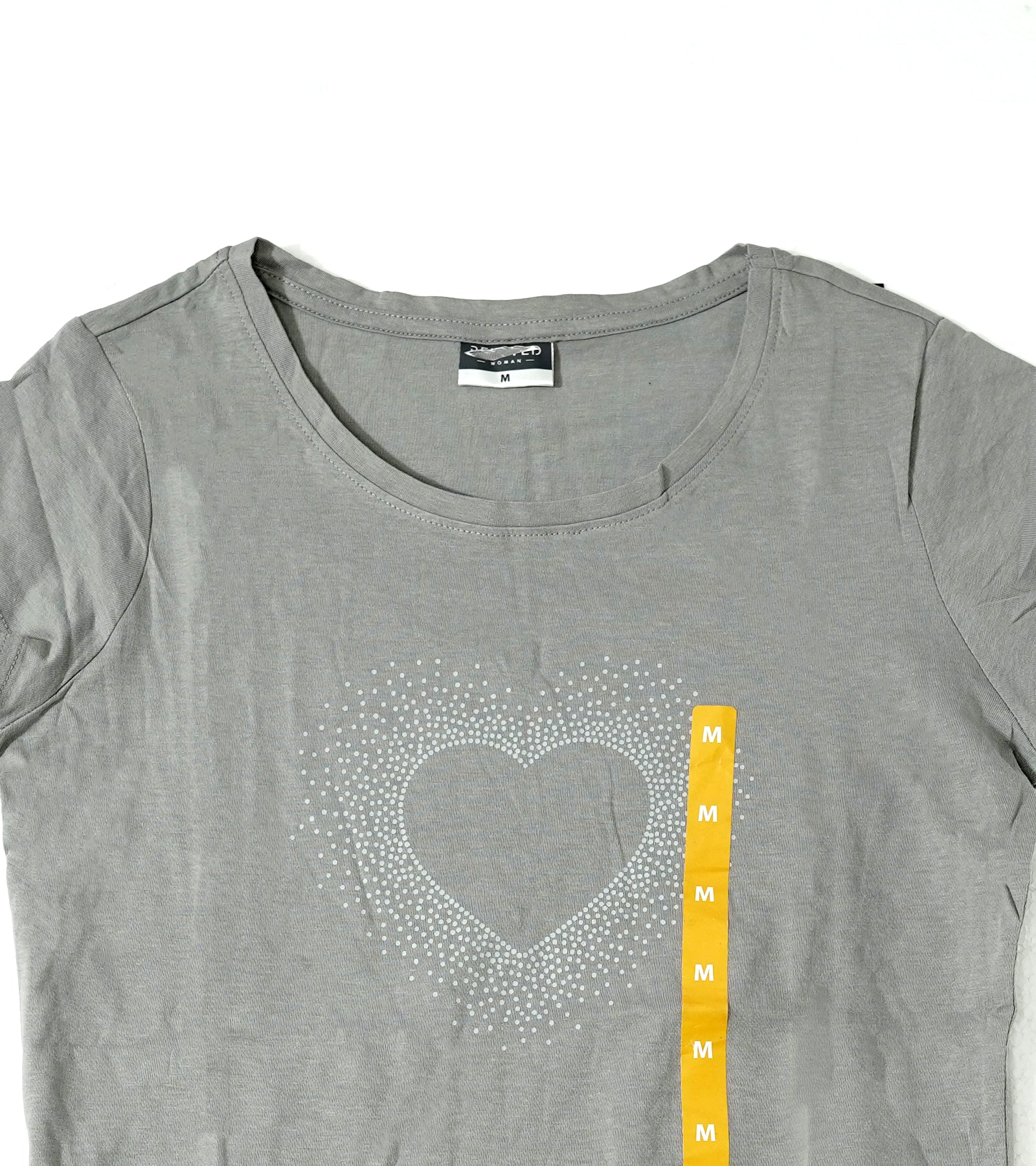Grey Short-Sleeve T-Shirt with Sparkling Heart & Vertical “M” Print – Casual Women’s Graphic Tee